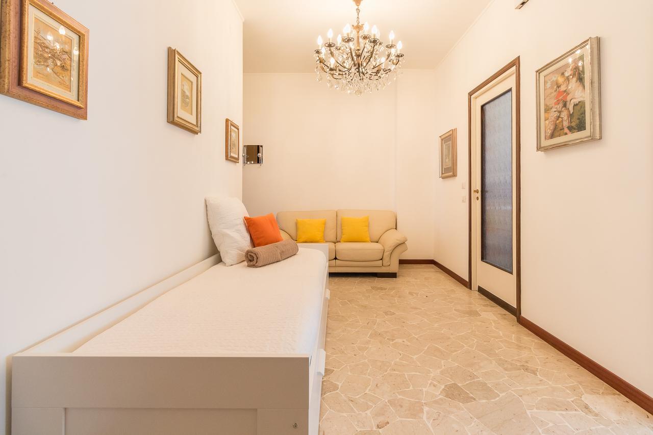 Alessia'S Flat- Sondrio M3 Apartment Milan Luaran gambar