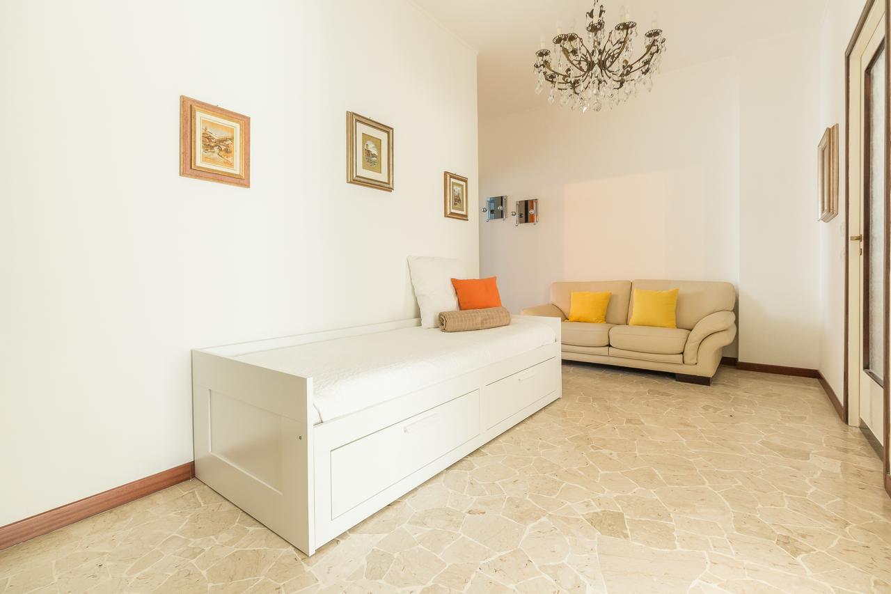 Alessia'S Flat- Sondrio M3 Apartment Milan Luaran gambar