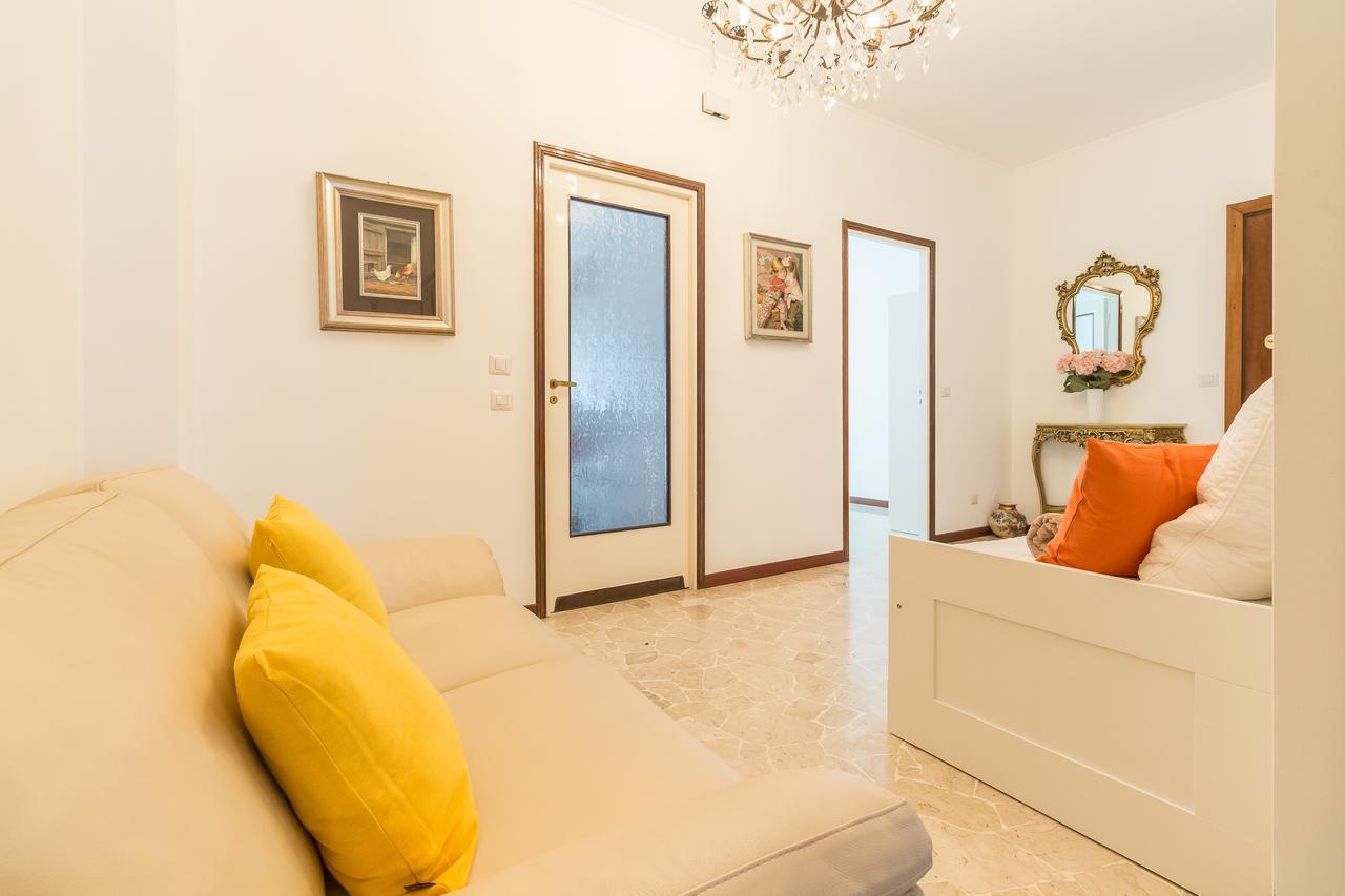 Alessia'S Flat- Sondrio M3 Apartment Milan Luaran gambar