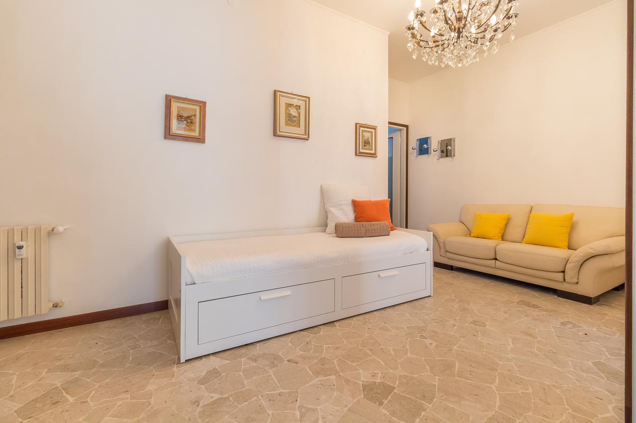 Alessia'S Flat- Sondrio M3 Apartment Milan Luaran gambar