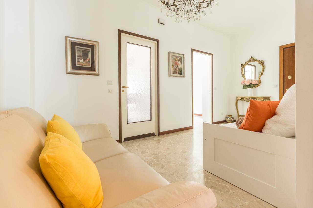 Alessia'S Flat- Sondrio M3 Apartment Milan Luaran gambar