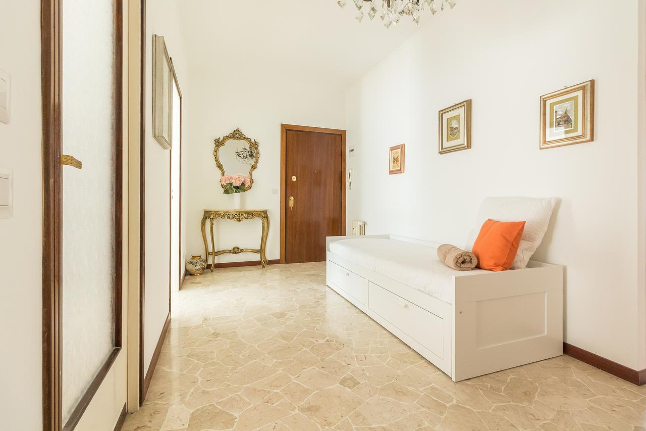 Alessia'S Flat- Sondrio M3 Apartment Milan Luaran gambar