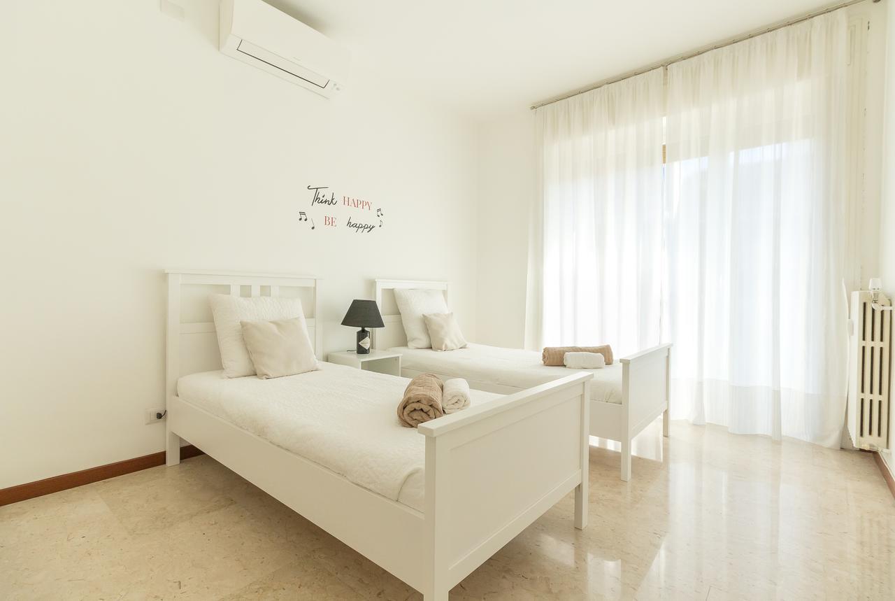 Alessia'S Flat- Sondrio M3 Apartment Milan Luaran gambar