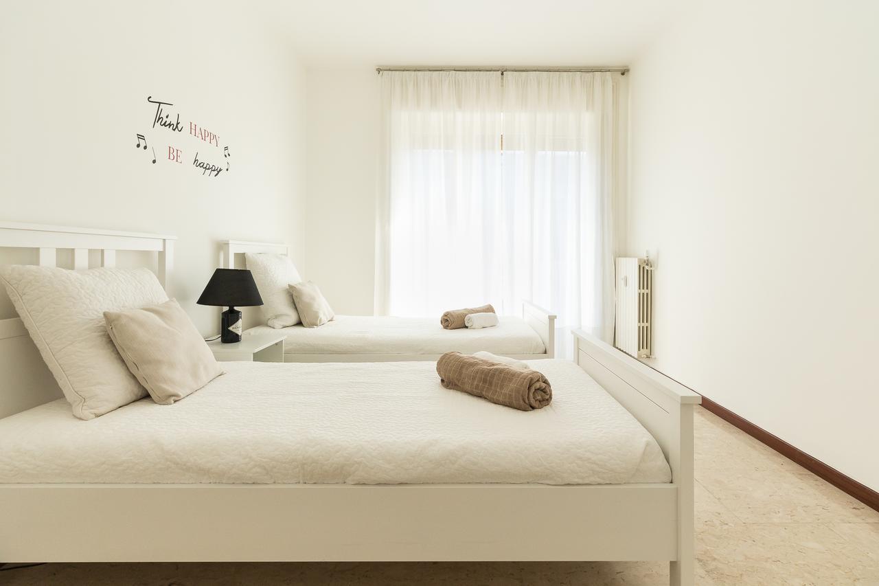 Alessia'S Flat- Sondrio M3 Apartment Milan Luaran gambar
